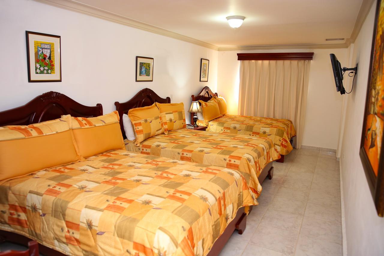 Hotel Los Jardines Santiago De Los Caballeros Buitenkant foto